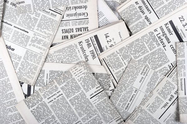Под звуки бубнов, половичок Никол и неизлечимый Мерц: утренний кофе с EADaily