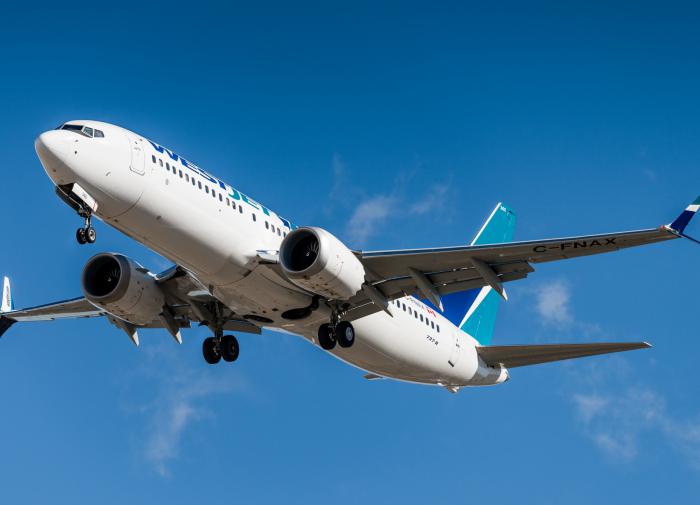 Пассажирский самолет потерял связь с диспетчерами во время полета