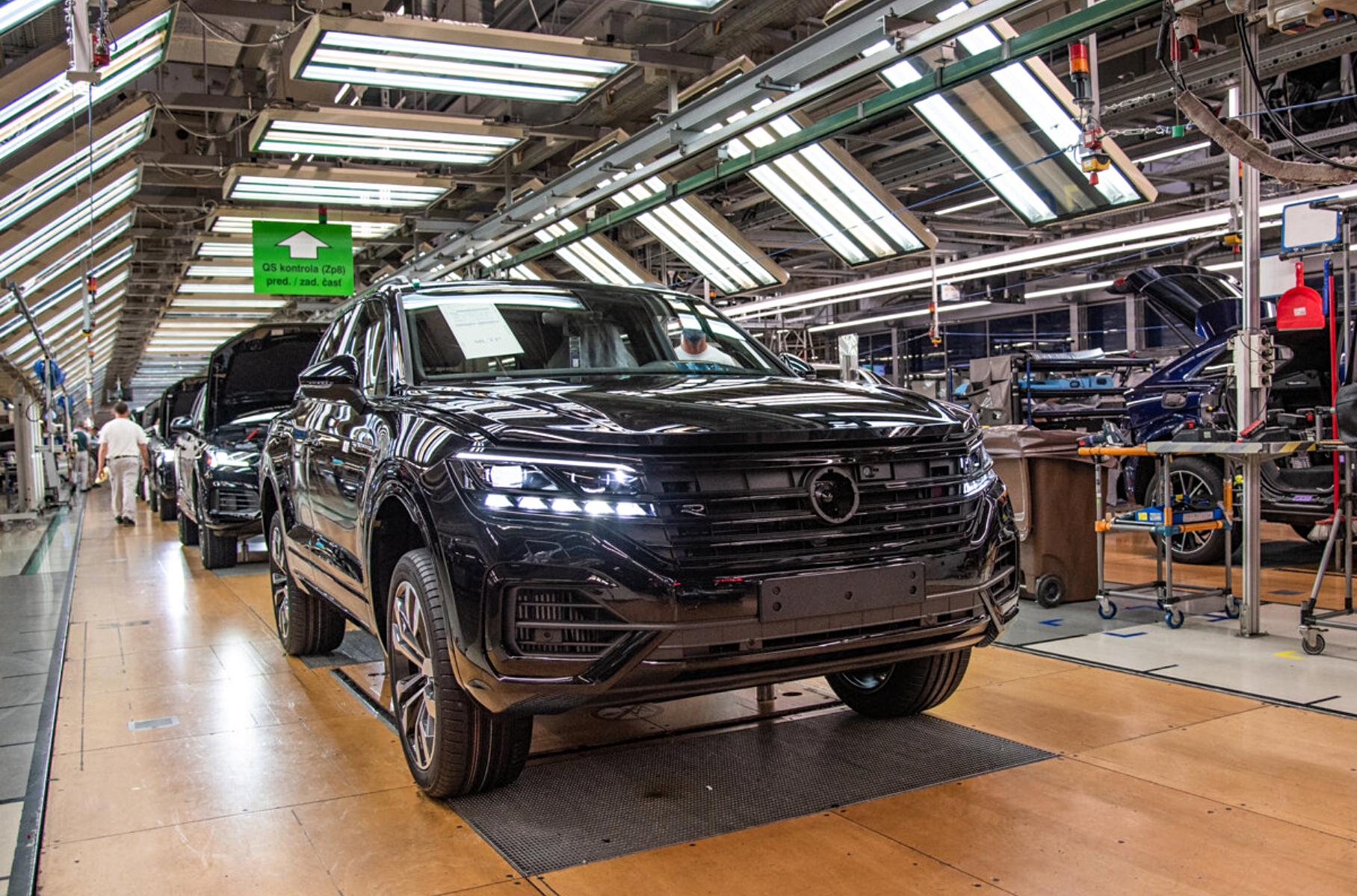 Volkswagen и Volvo набирают узбекских рабочих на европейские заводы